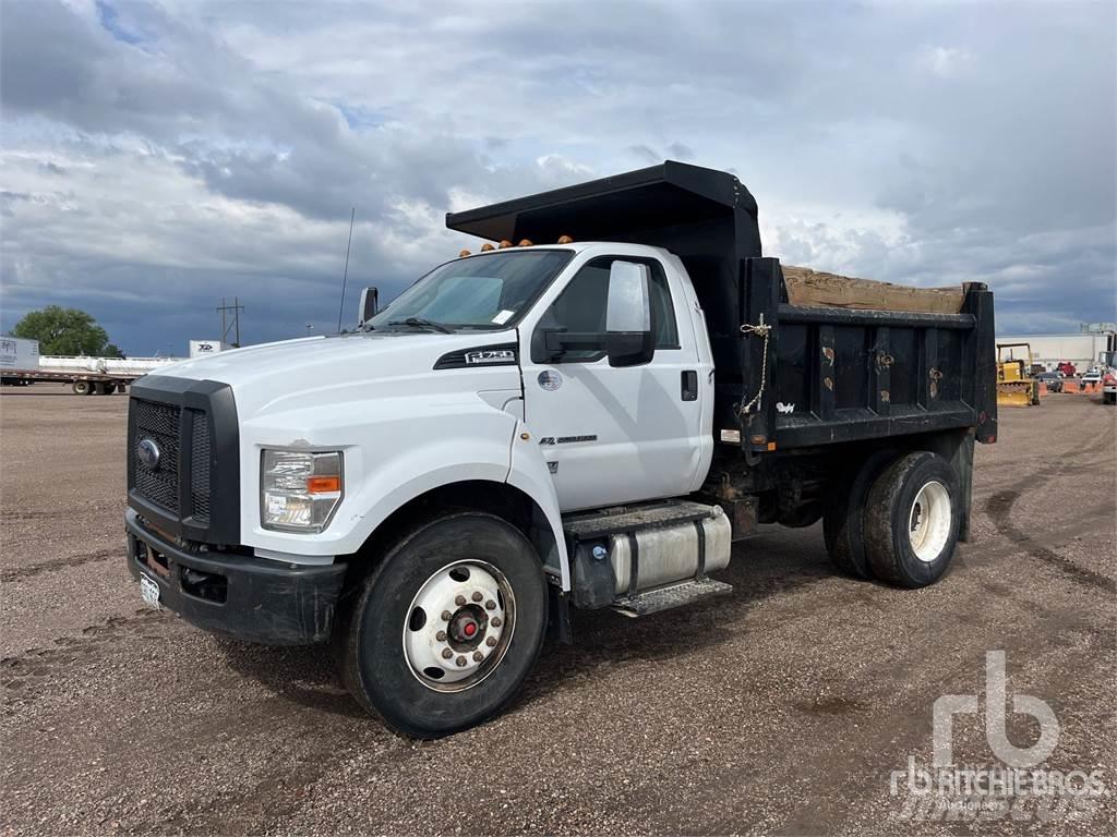 Ford F-750 덤프 트럭