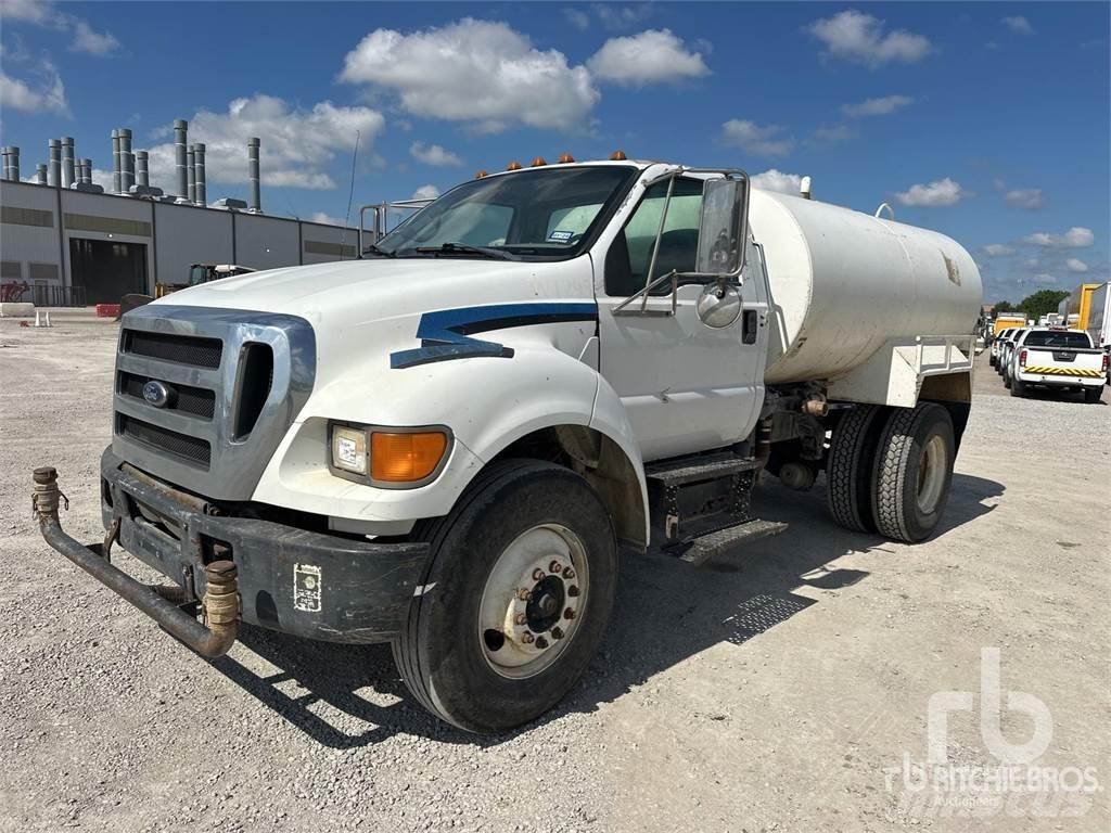 Ford F-750 급수차