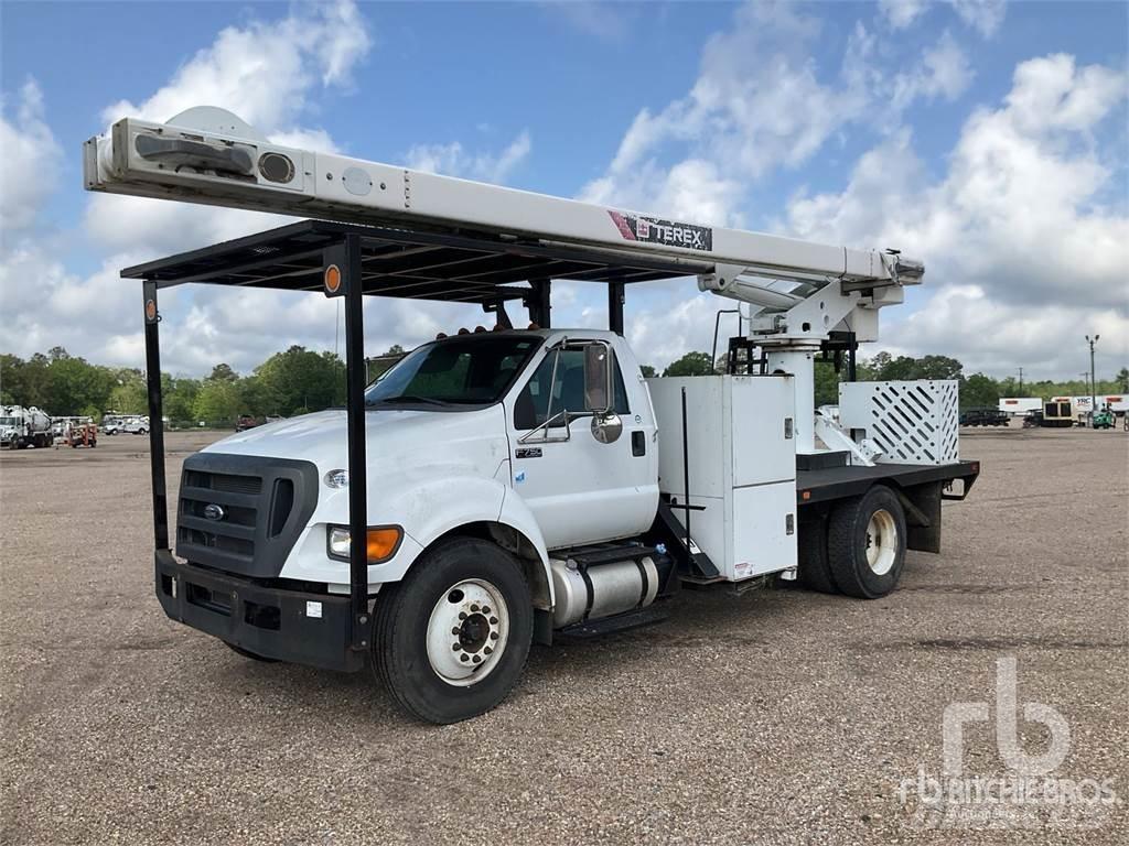 Ford F-750 트레일러 탑재 고소작업대