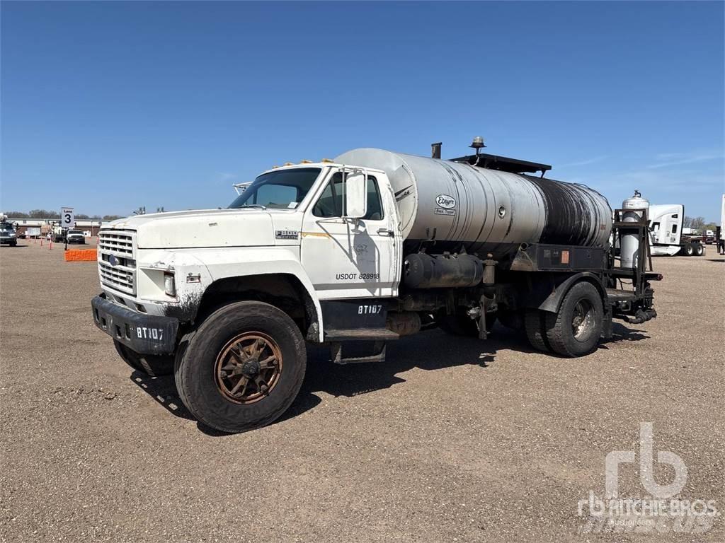 Ford F800 아스팔트 분무기