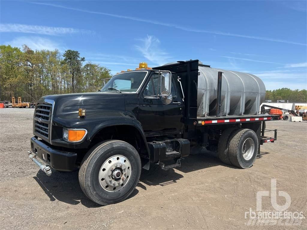 Ford F800 급수차