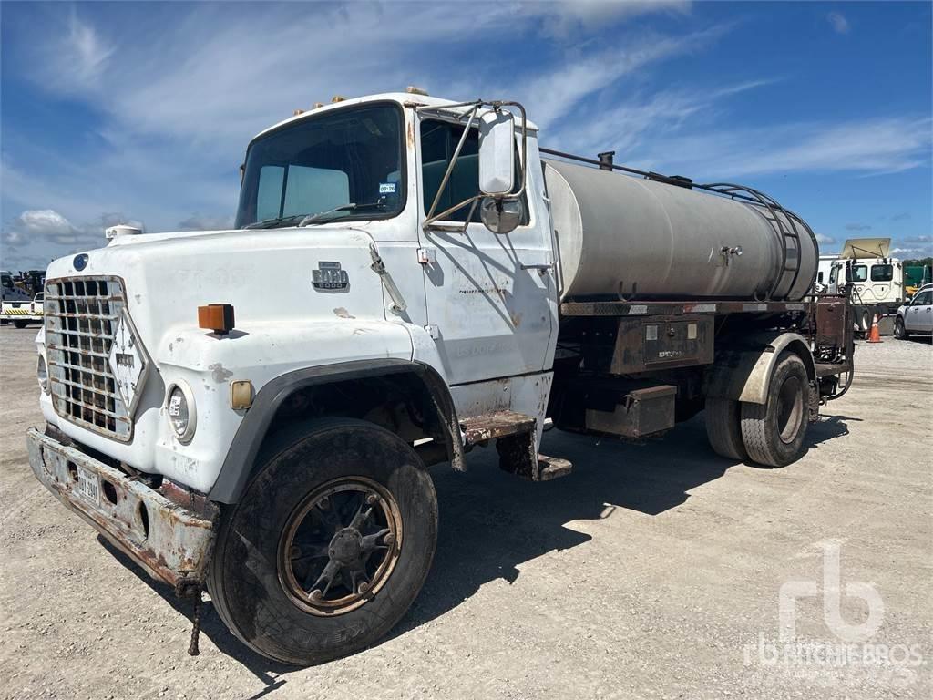 Ford LN8000 아스팔트 분무기