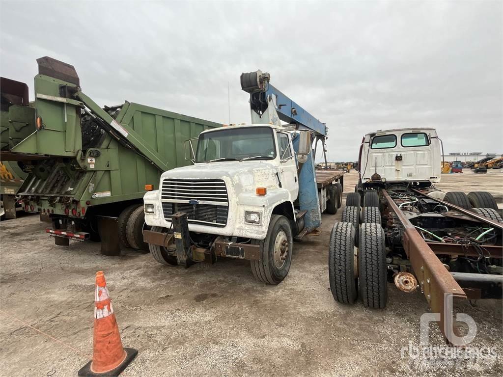 Ford LNT8000 크레인 트럭