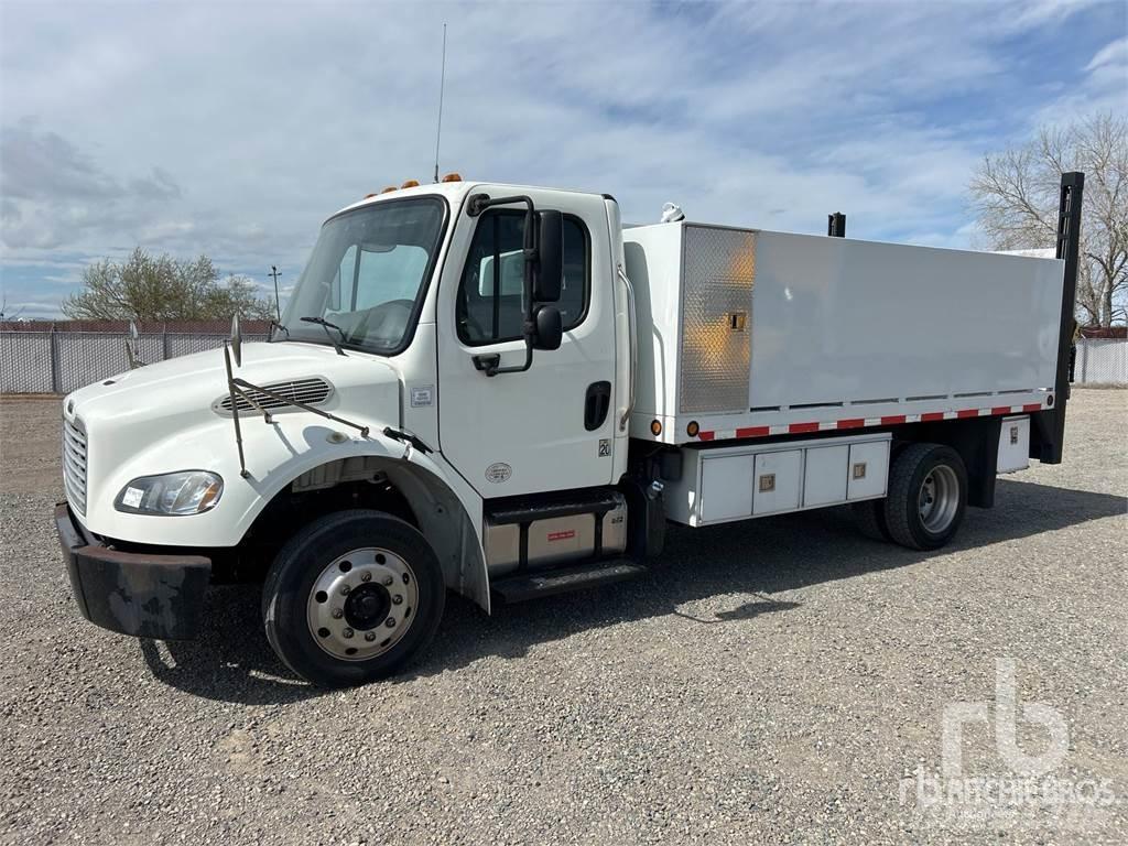 Freightliner M2 플랫베드/드롭사이드 트럭