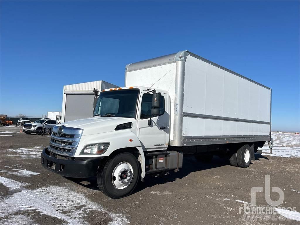 Hino 268 패널 화물차