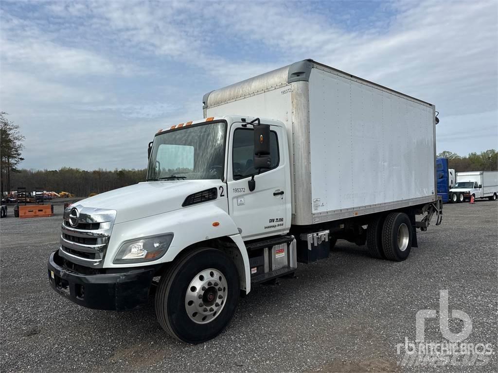 Hino 268 패널 화물차