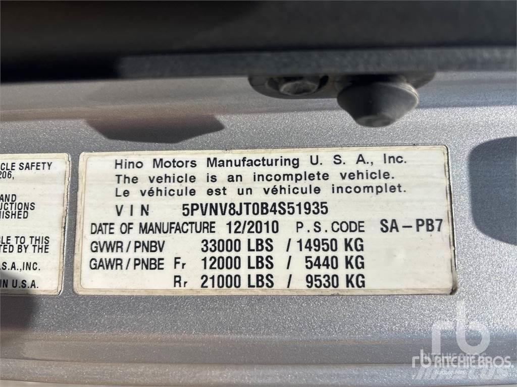 Hino 338 패널 화물차