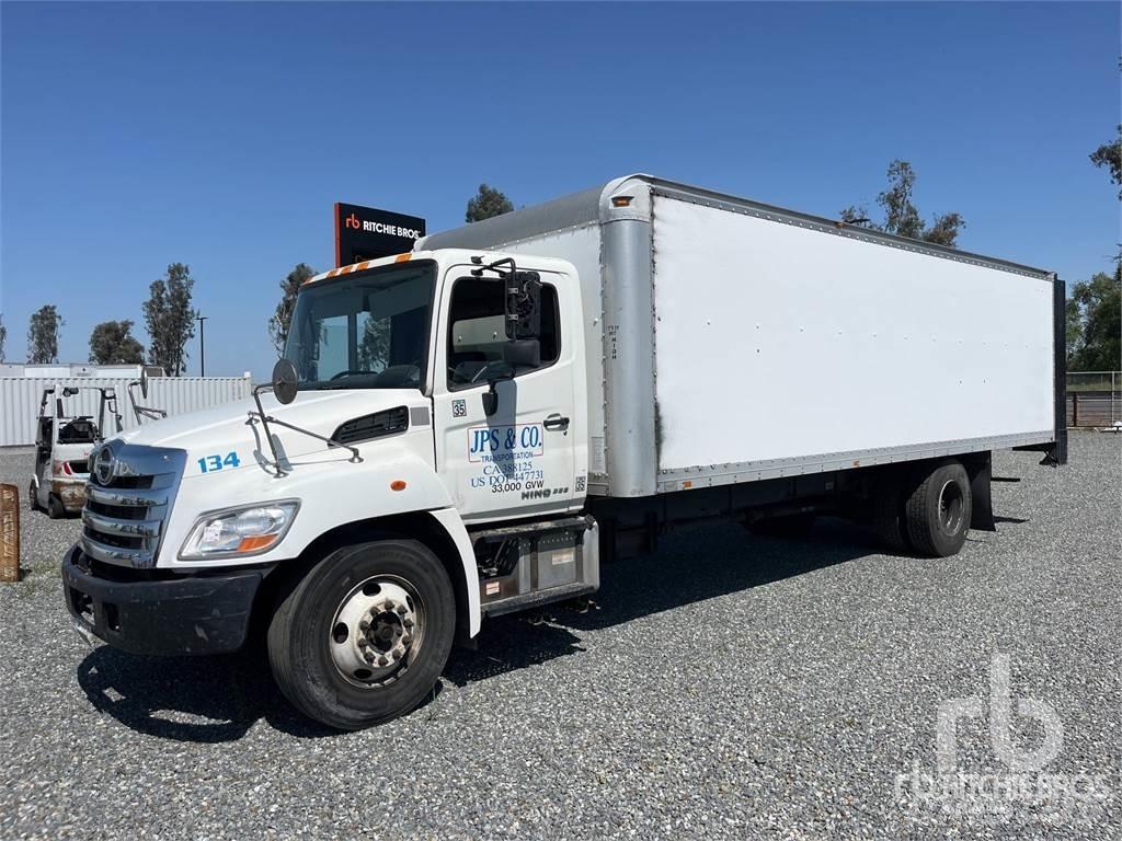 Hino 338 패널 화물차
