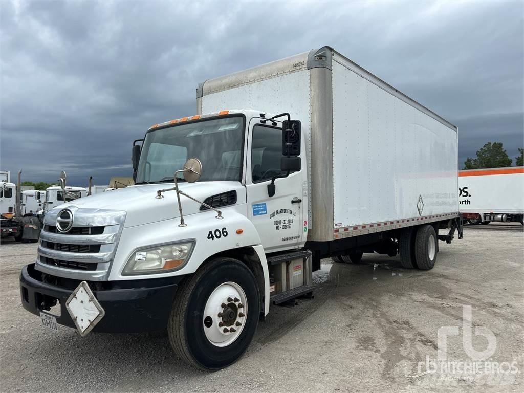 Hino 338 패널 화물차