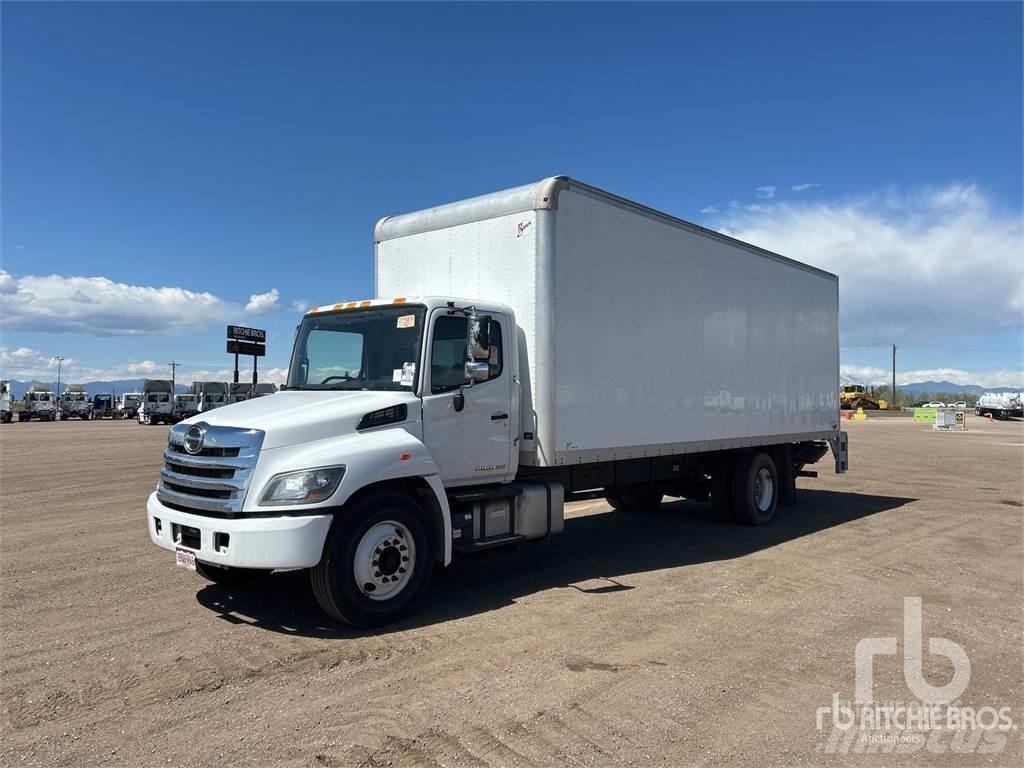 Hino 4x2 패널 화물차