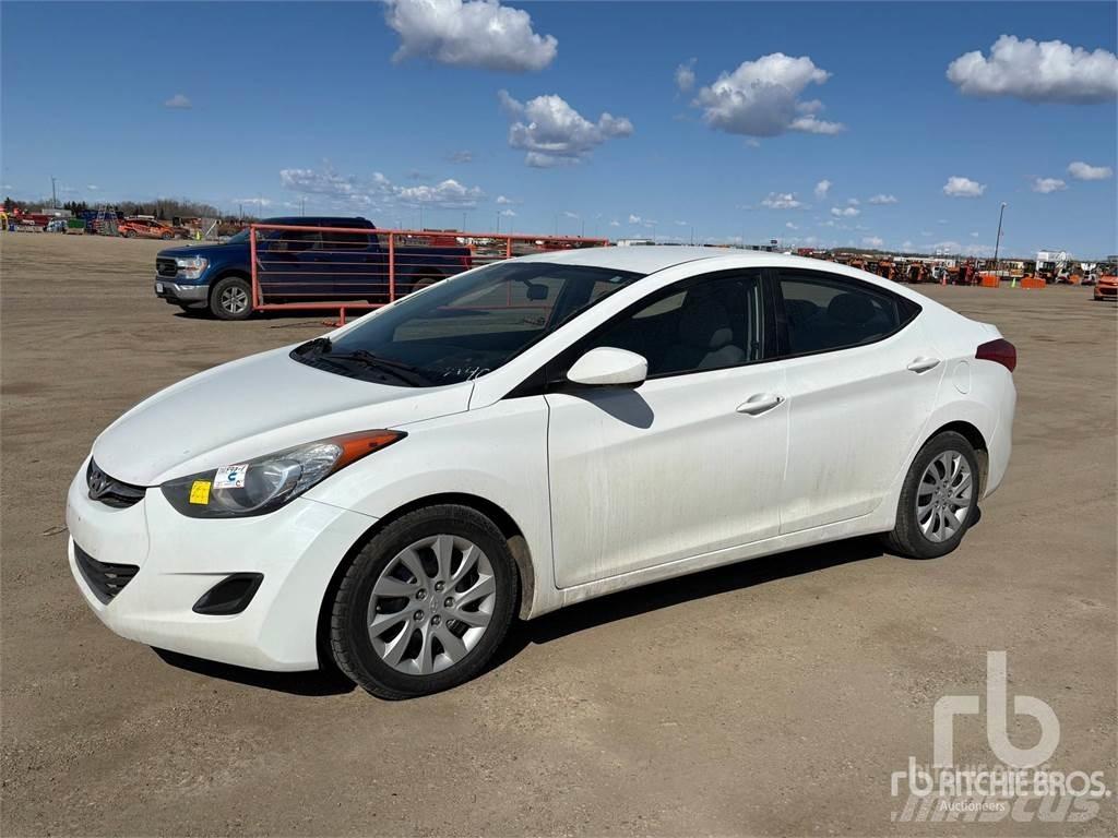 Hyundai ELANTRA 자동차