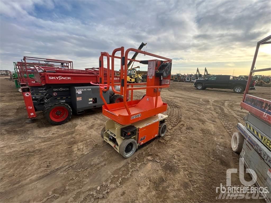 JLG 1230ES 관절형 전동이동 리프트