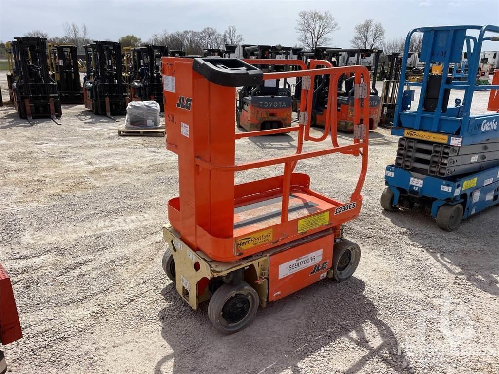 JLG 1230ES 관절형 전동이동 리프트