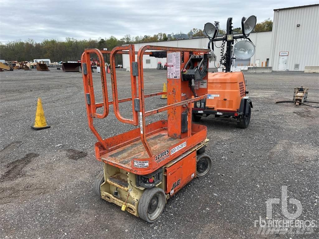 JLG 1230ES 관절형 전동이동 리프트