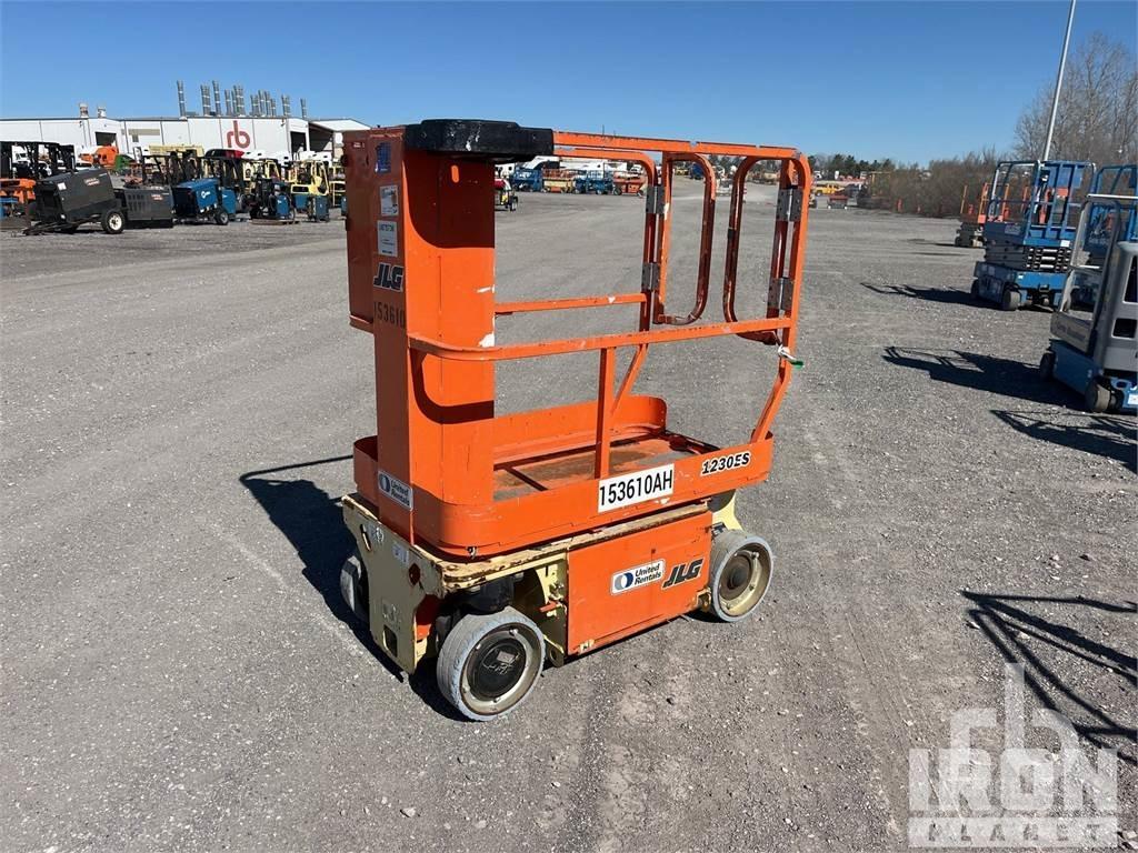 JLG 1230ES 관절형 전동이동 리프트