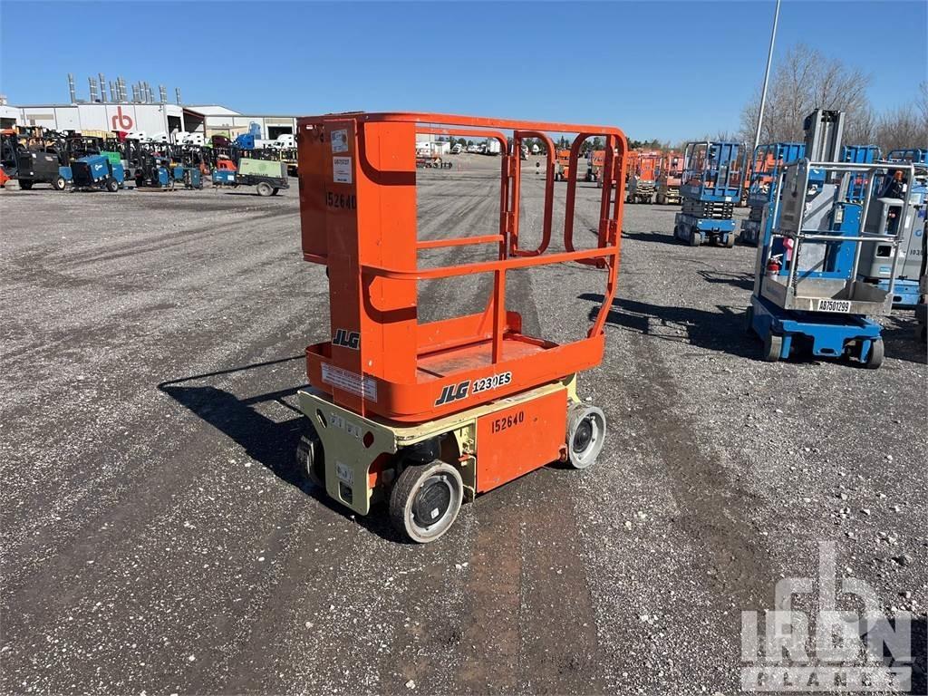 JLG 1230ES 관절형 전동이동 리프트