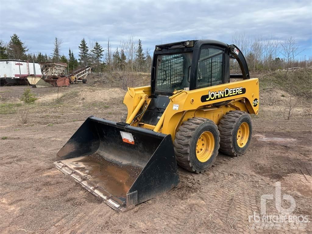 John Deere 250  스키드로더