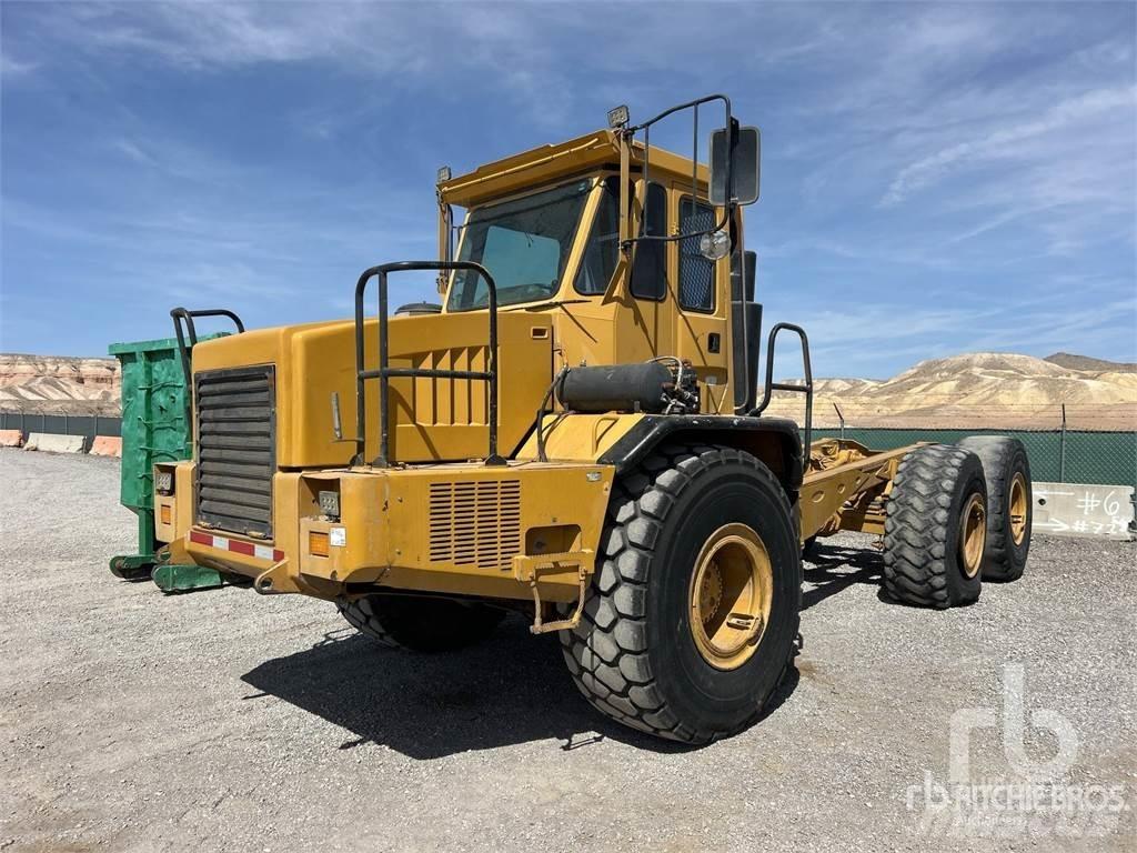 John Deere 300C 새시 운전실 트럭