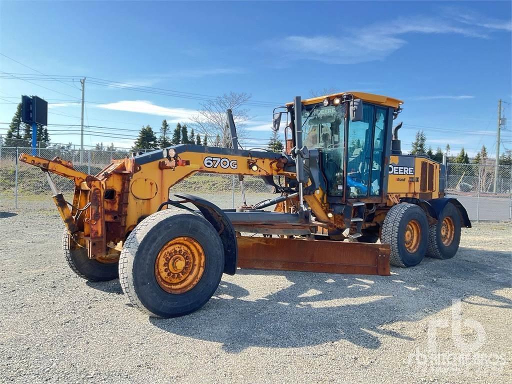 John Deere 670G 그레이더
