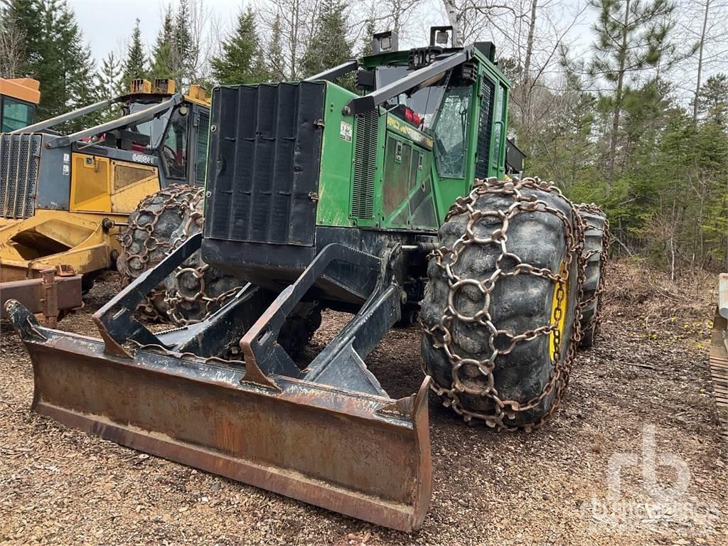 John Deere 848H 목재스키더