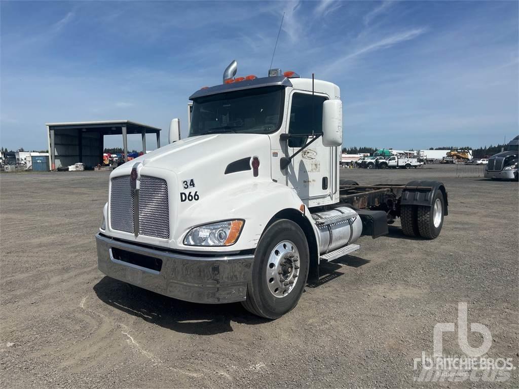 Kenworth T300 새시 운전실 트럭