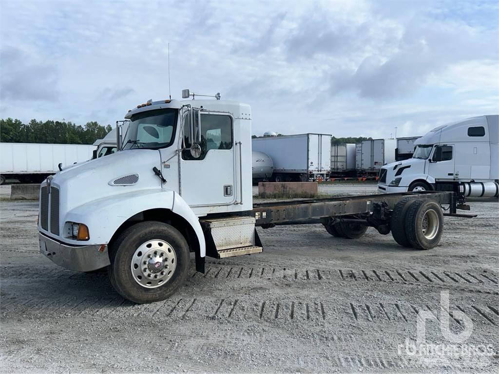 Kenworth T300 새시 운전실 트럭