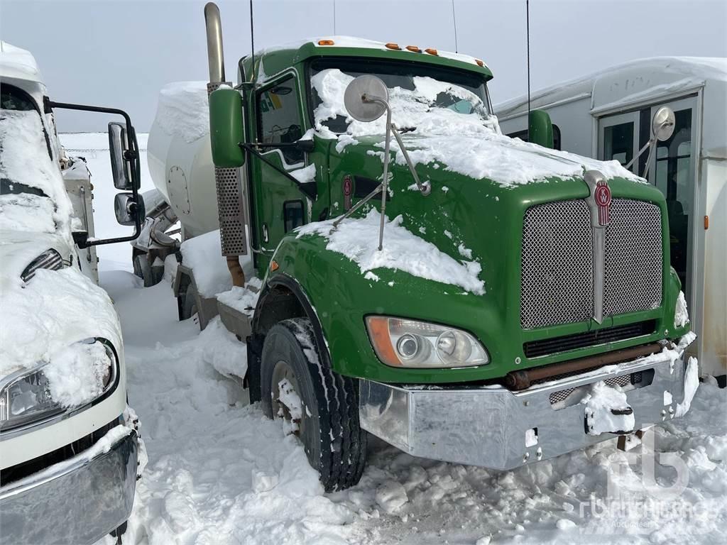Kenworth T440 콘크리트 믹서트럭