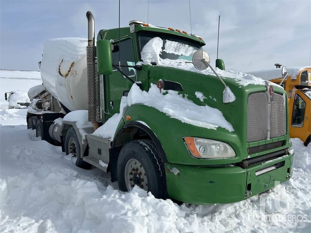 Kenworth T440 콘크리트 믹서트럭