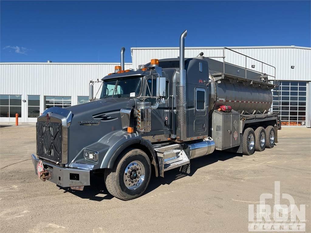 Kenworth T800 탱커 트럭