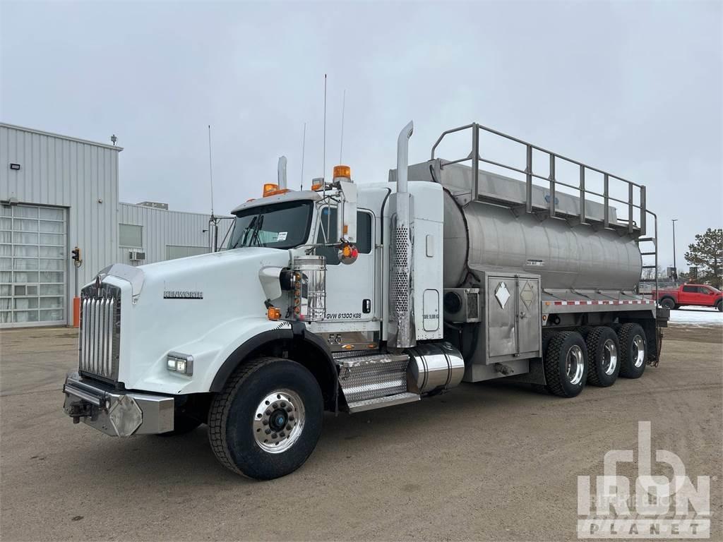 Kenworth T800 탱커 트럭
