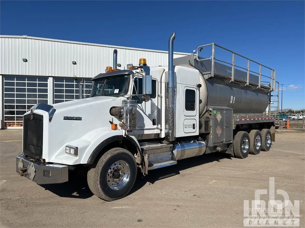 Kenworth T800 탱커 트럭