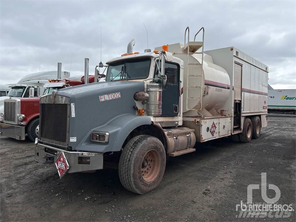Kenworth T800 탱커 트럭