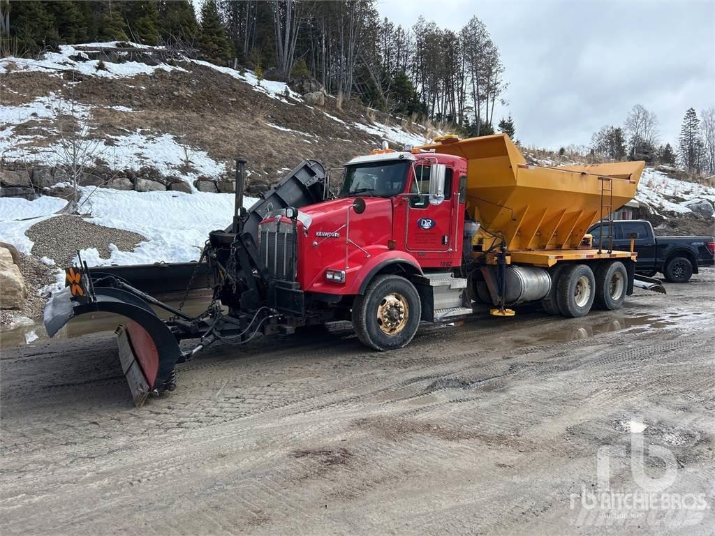 Kenworth T800 제설 블레이드 및 제설기