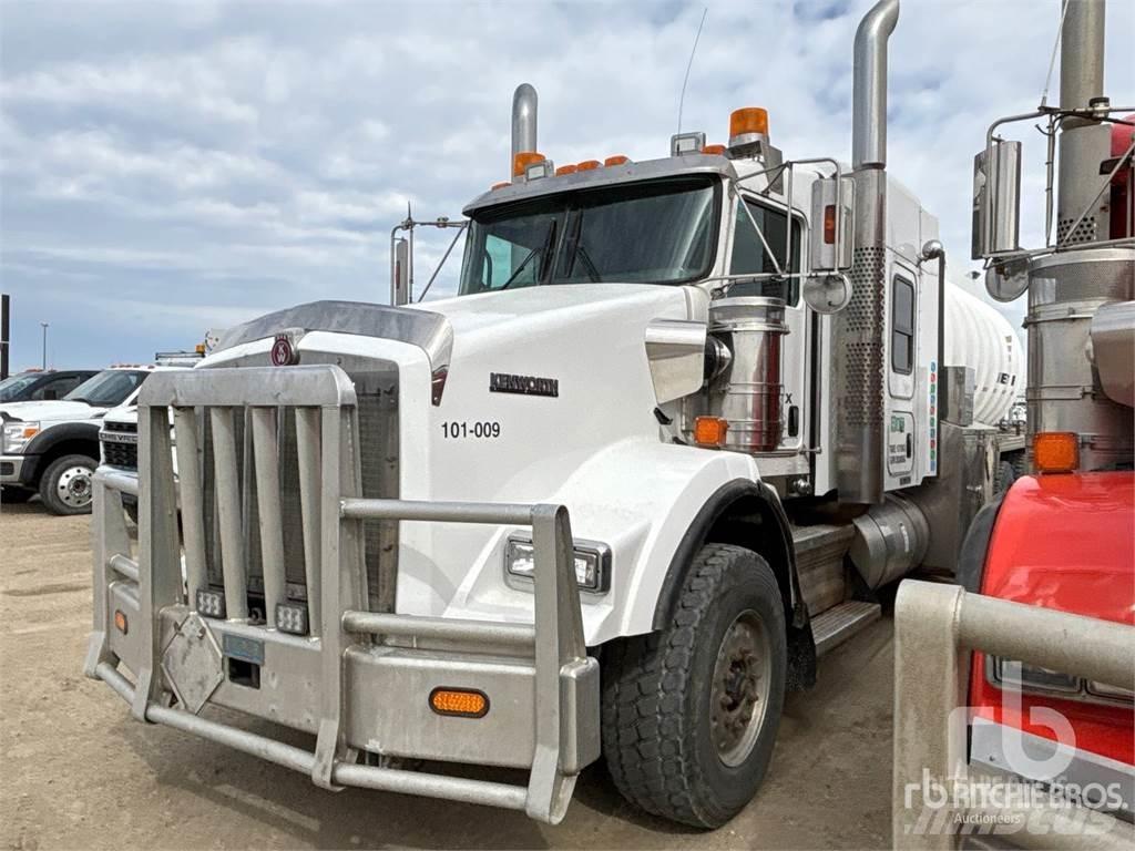 Kenworth T800 탱커 트럭