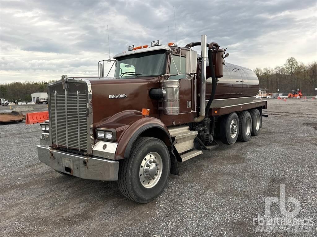 Kenworth W900B 탱커 트럭
