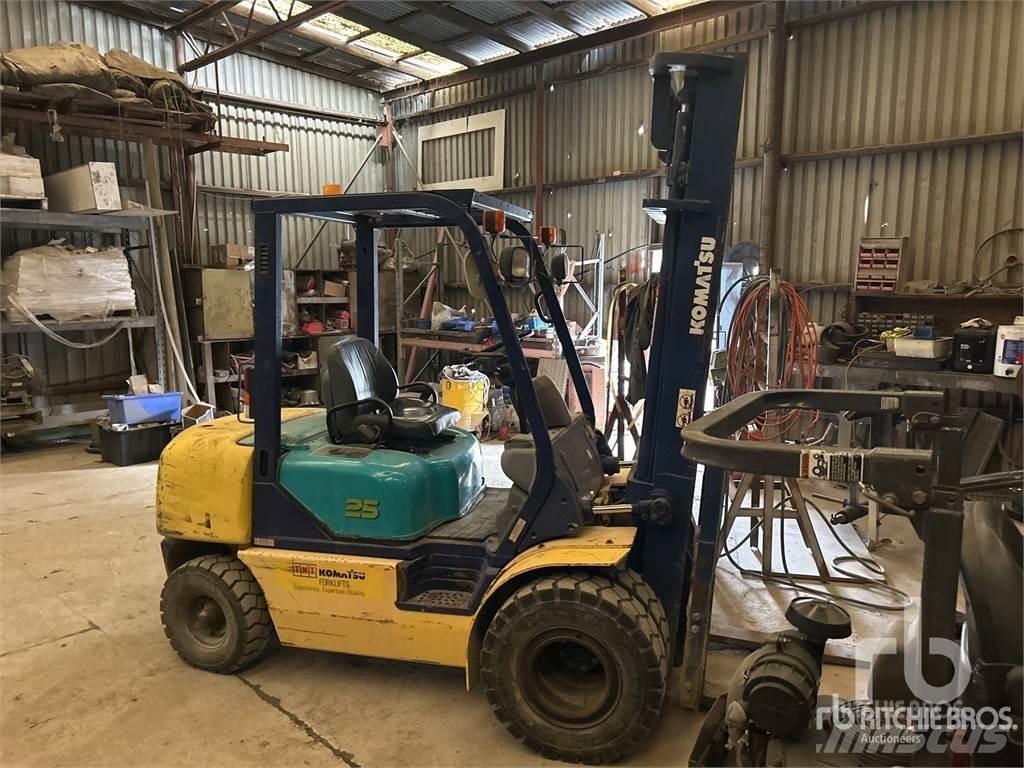 Komatsu FG25T12 디젤 지게차