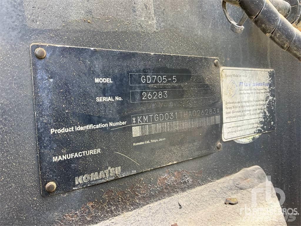 Komatsu GD705-5 그레이더