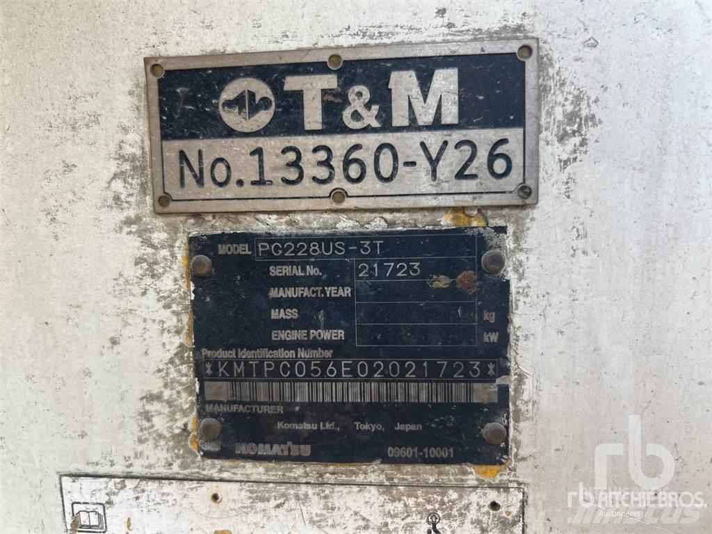 Komatsu PC228US 대형 굴삭기 29톤 이상
