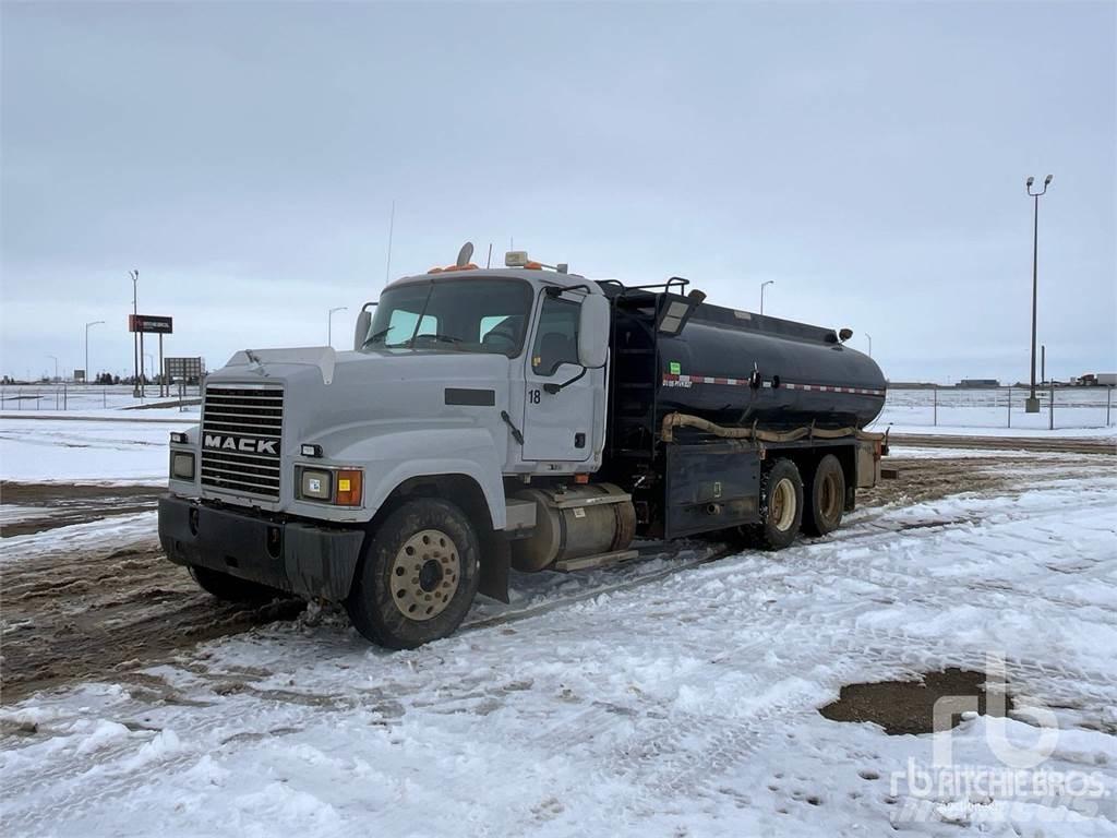 Mack CHN613 급수차
