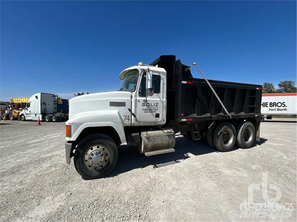 Mack CHN613 덤프 트럭