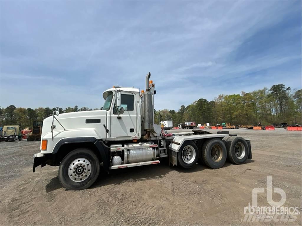 Mack CL733 트랙터 유닛