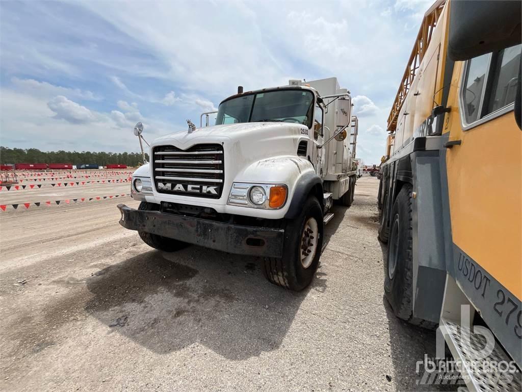 Mack CV713 시립/다목적 차량