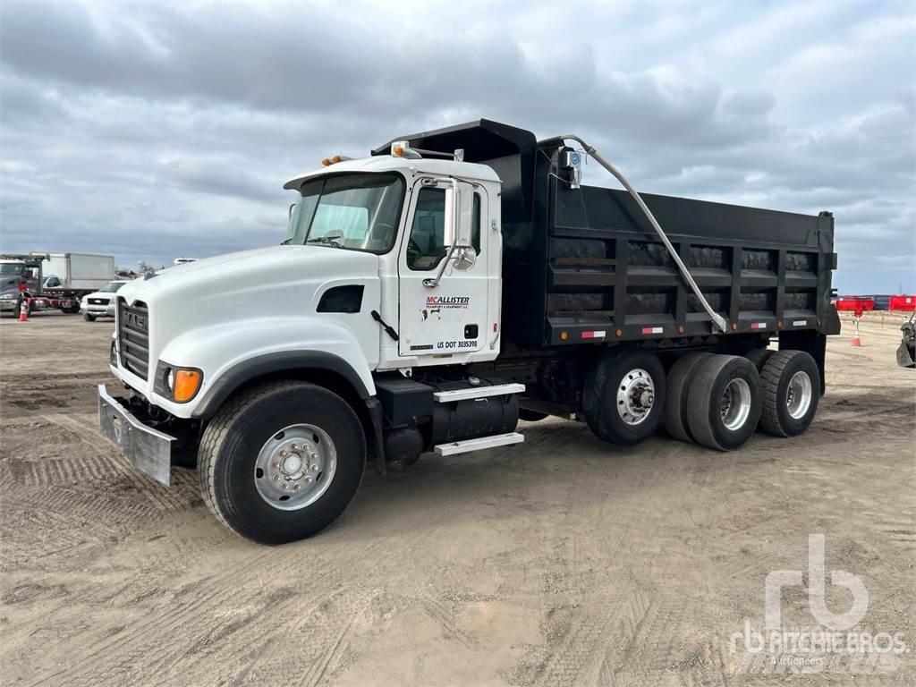 Mack CV713 덤프 트럭