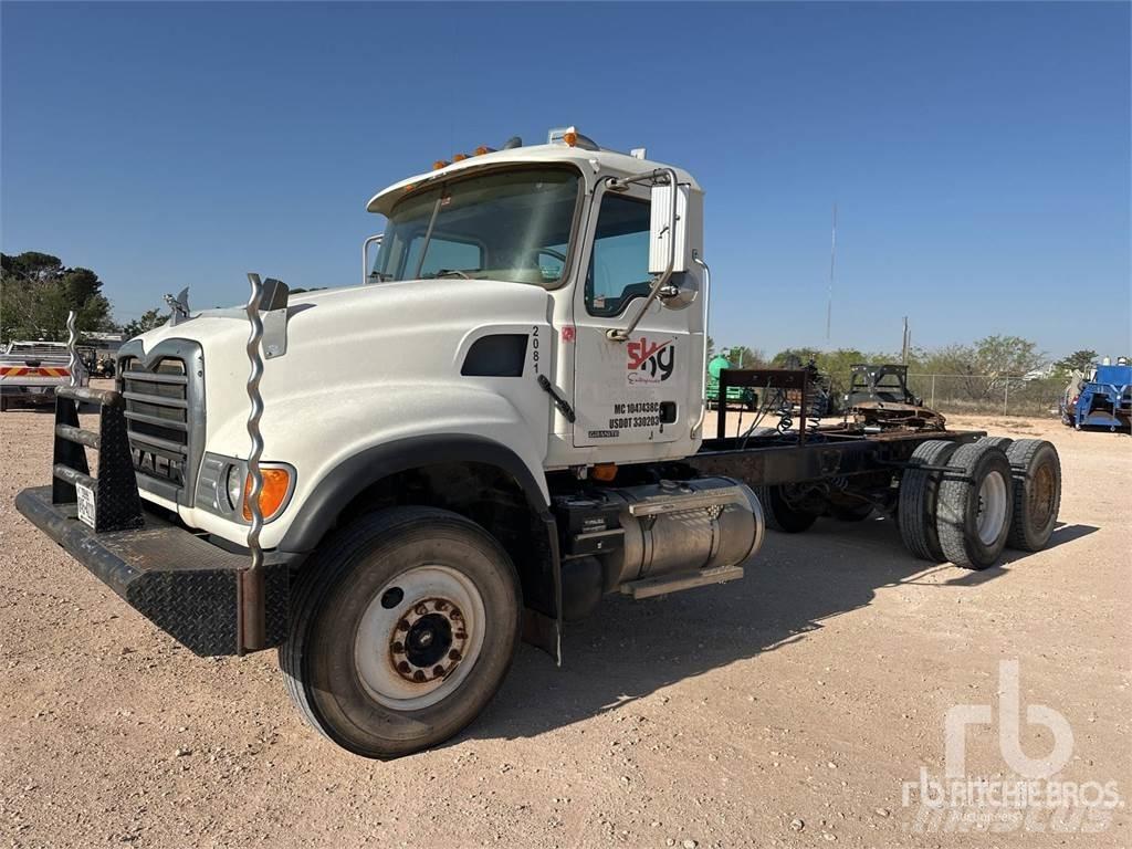 Mack CV713 트랙터 유닛
