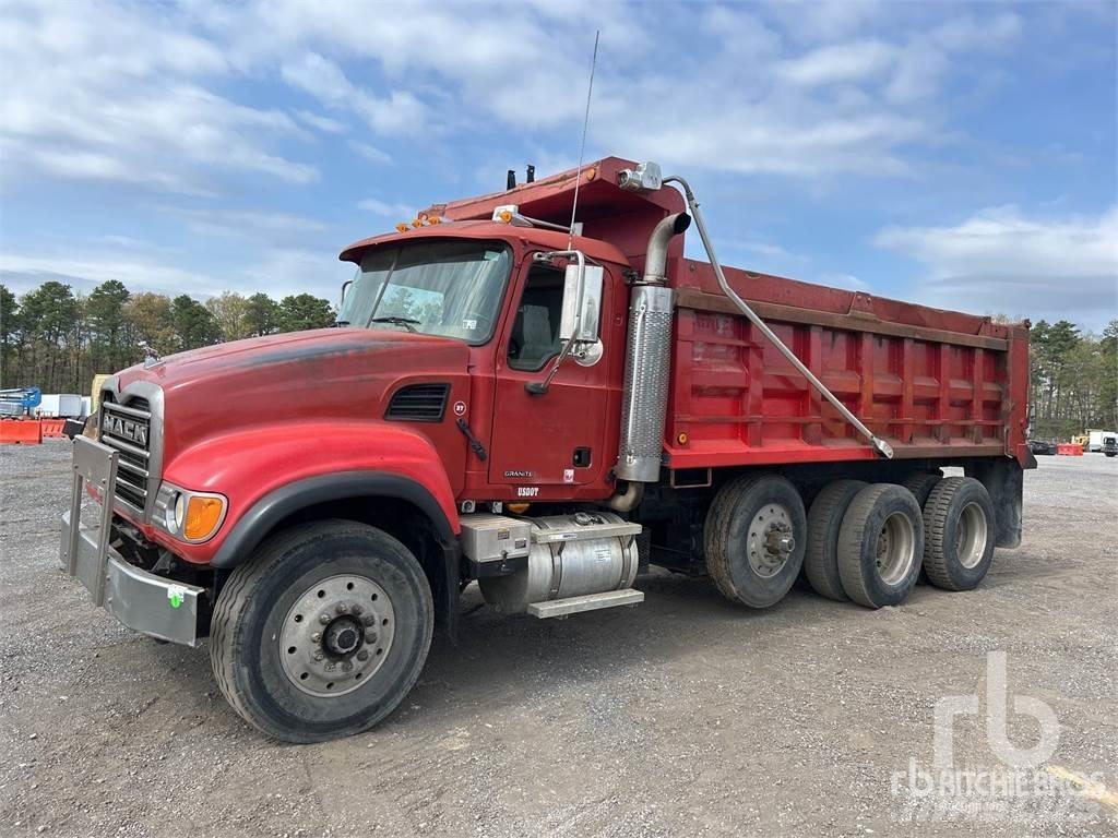 Mack CV713 덤프 트럭