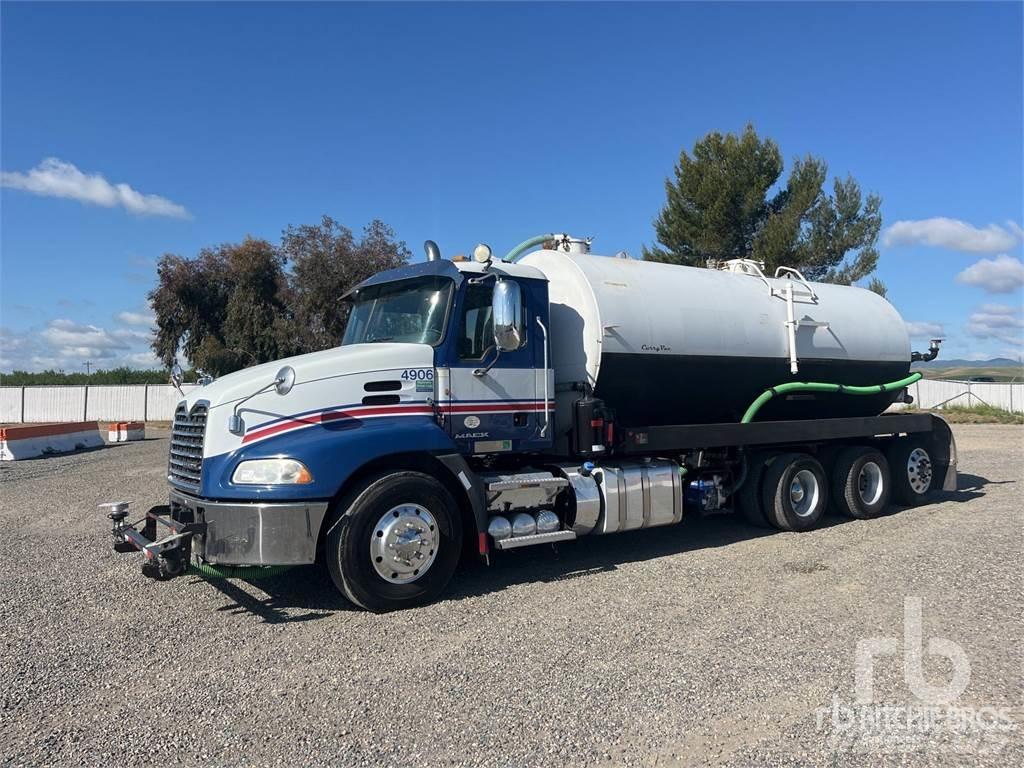 Mack CX613 급수차