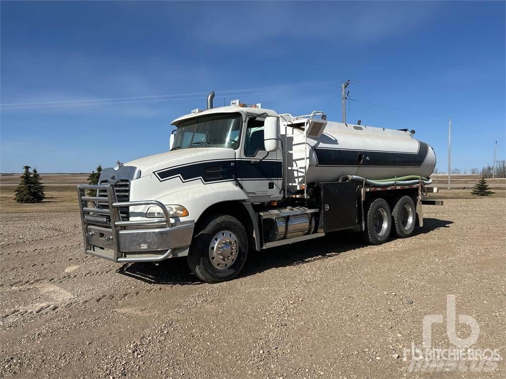 Mack CX613 급수차