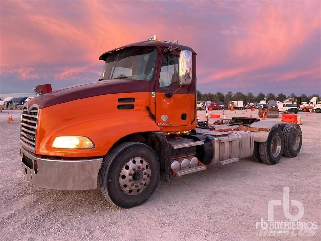 Mack CXU613 트랙터 유닛