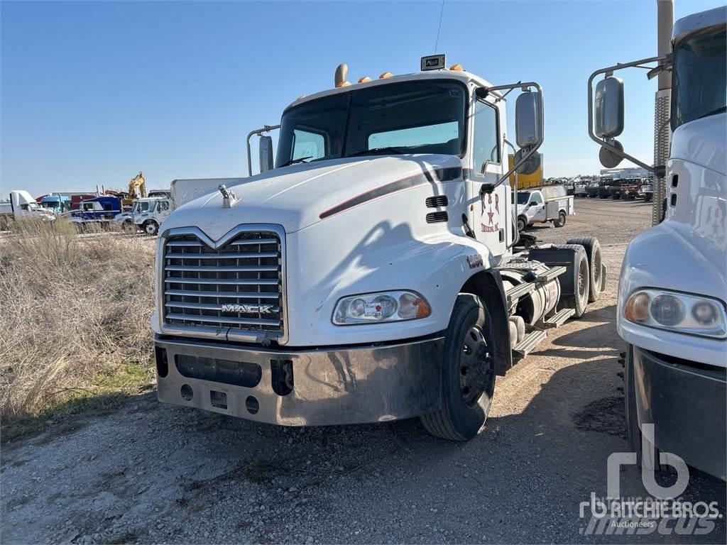 Mack CXU613 트랙터 유닛