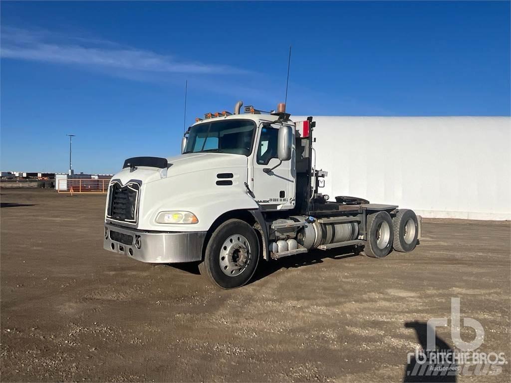Mack CXU613 트랙터 유닛